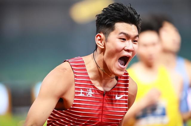 F1半决赛焦点战：中原天狼队强势横扫东城白虎队，新星闪耀。客场静默反击的简单介绍