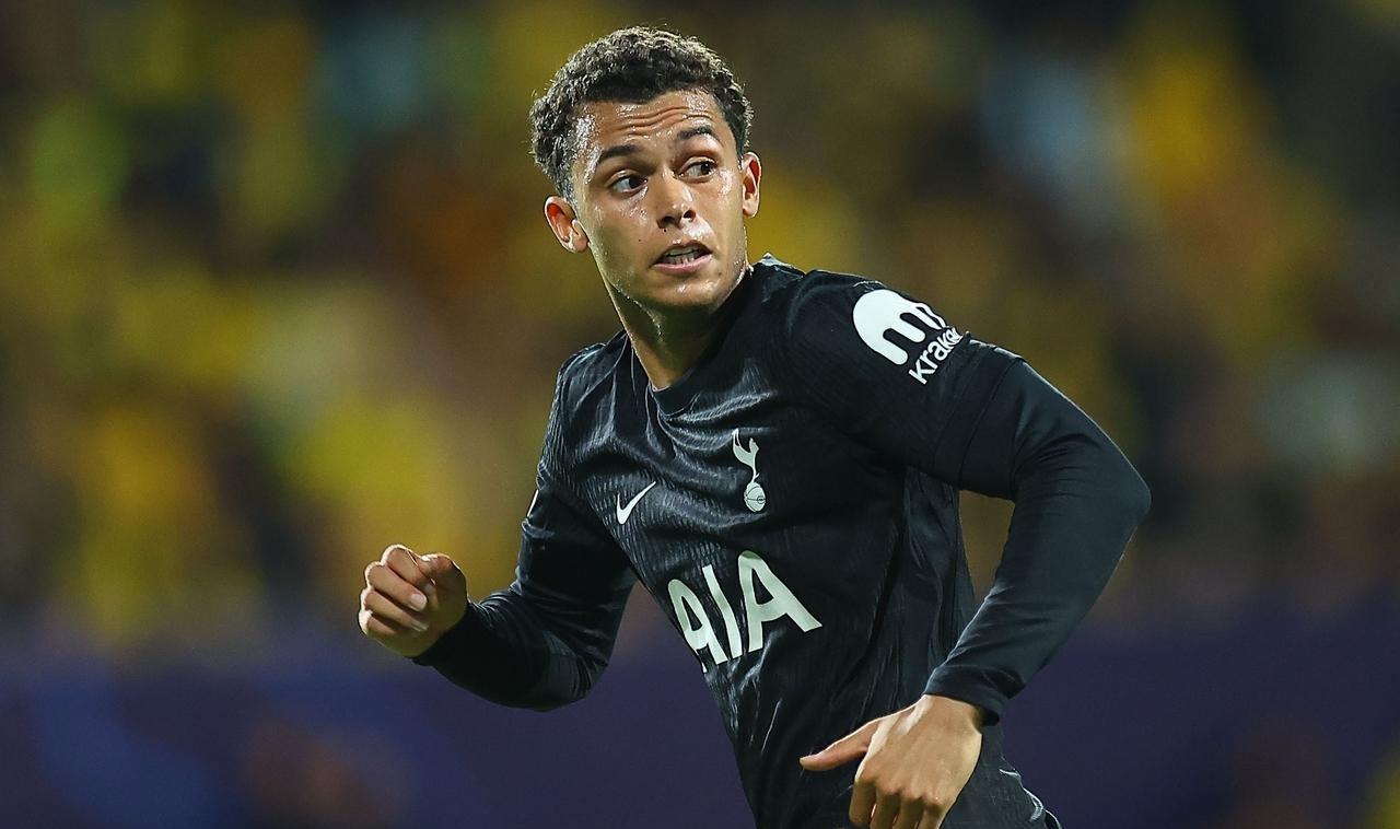 清晨摩纳哥调整名单以备英超，回应争议环节打磨，目标明确，赛季目标并未改变的简单介绍